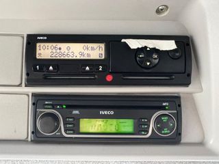 Camion grua Iveco Eurotrakker 360EEV 2013