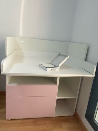 Cambiador/escritorio Ikea blanco y rosa