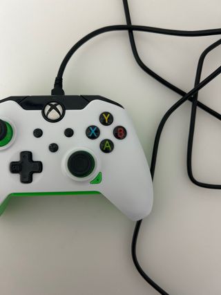 Mando Xbox con Cable Blanco y Verde