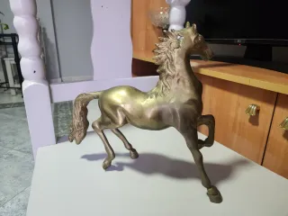 Figura caballo latón corriendo
