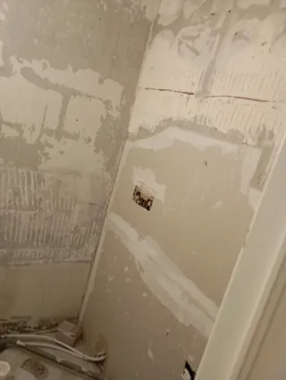 Convierte tu baño viejo en uno moderno y elegante.