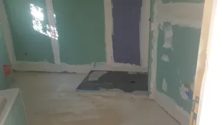 Convierte tu baño viejo en uno moderno y elegante.