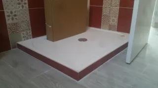 Convierte tu baño viejo en uno moderno y elegante.