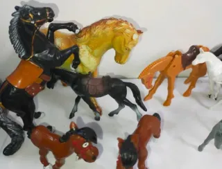 LOTE FIGURAS CABALLOS