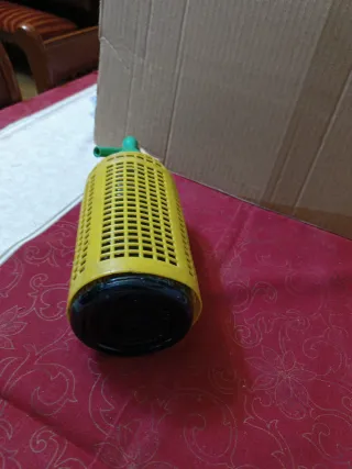 Sifón de soda amarillo vintage