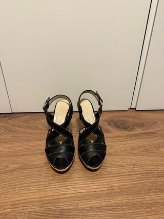 Sandalias de tacón negras