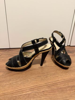 Sandalias de tacón negras