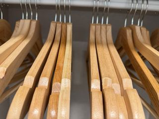 Set 24 Perchas Madera y Metal