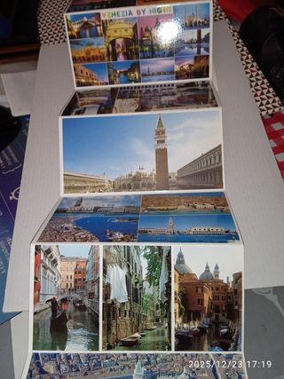 Pieghevole con 70 fotocartoline e guida di Venezia