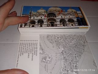 Pieghevole con 70 fotocartoline e guida di Venezia