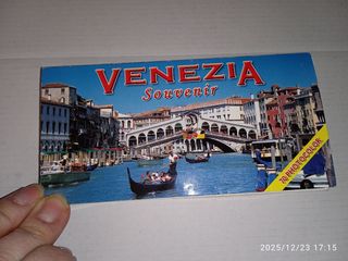 Pieghevole con 70 fotocartoline e guida di Venezia