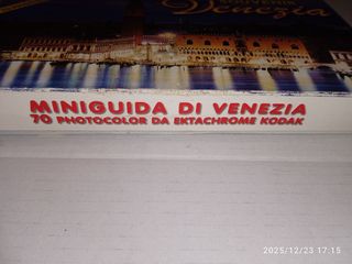 Pieghevole con 70 fotocartoline e guida di Venezia