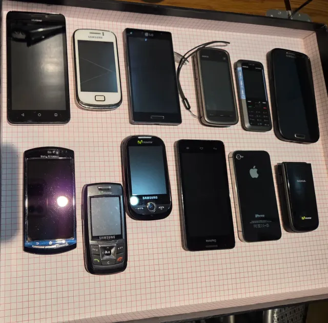 12 moviles variados a 3€ unidad