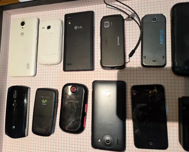 12 moviles variados a 3€ unidad