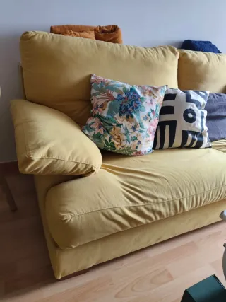 Vendo: Sofá amarillo 2-3 plazas