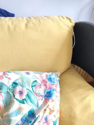 Vendo: Sofá amarillo 2-3 plazas