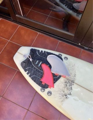 Tabla de surf evolutiva + 2 juegos de quillas