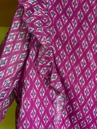 Blusa mujer morada con estampado rombos