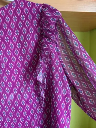 Blusa mujer morada con estampado rombos