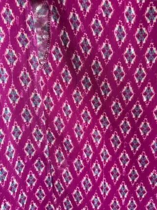 Blusa mujer morada con estampado rombos