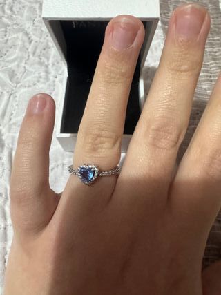 Anillo  plateado con corazón azul brillante plata