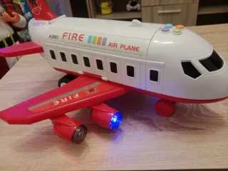 Avión de juguete FIRE AIR PLANE. Tiene sonido