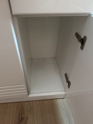 Mueble de baño con lavabo y espejo