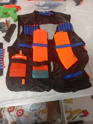 Lote de pistolas Nerf y accesorios