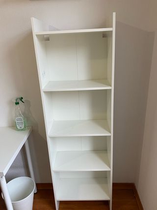 Estantería blanca de madera