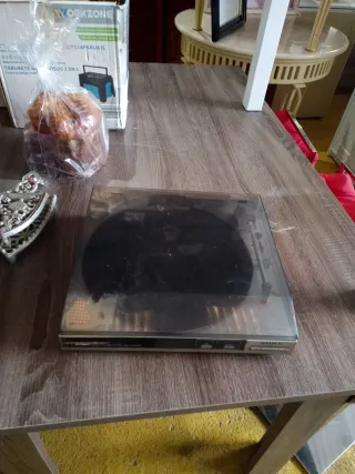 Tocadiscos Sony Plata y Negro