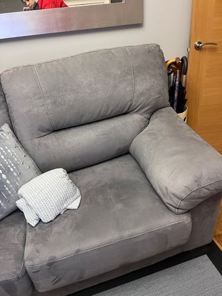 Sofá de 2 plazas gris de terciopelo