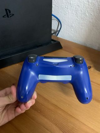 PlayStation 4 Slim + 2 Mandos + Base Refrigeración