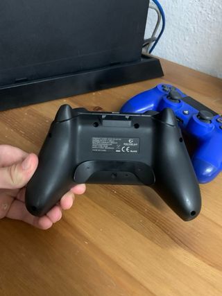 PlayStation 4 Slim + 2 Mandos + Base Refrigeración