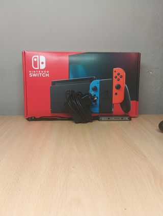 Nintendo Switch completa con caja y accesorios