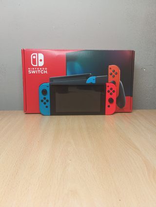 Nintendo Switch completa con caja y accesorios