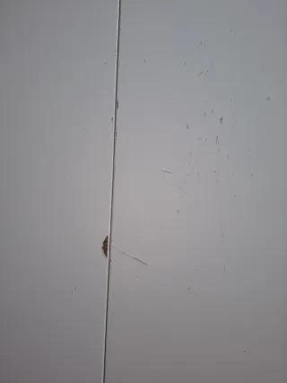 Mesa Ikea blanca con cajón