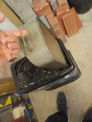 Estufa de parafina negra y plateada