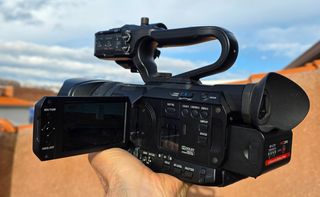 JVC GY‑HM250ESB 4K streaming + overlays deportivos