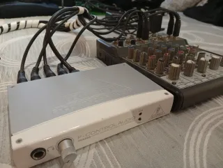 Mesa de mezclas Behringer y control sonido