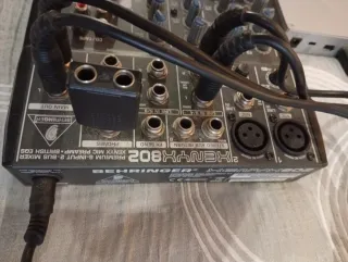 Mesa de mezclas Behringer y control sonido