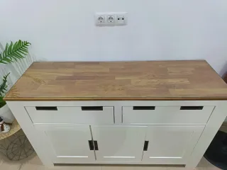 Aparador blanco y madera