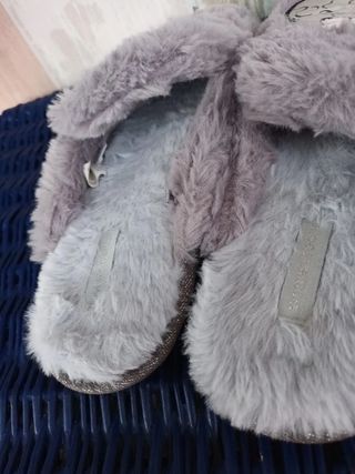 Zapatillas Snoopy Peluche Gris y Plata