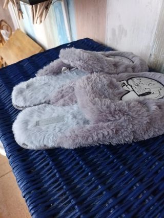 Zapatillas Snoopy Peluche Gris y Plata