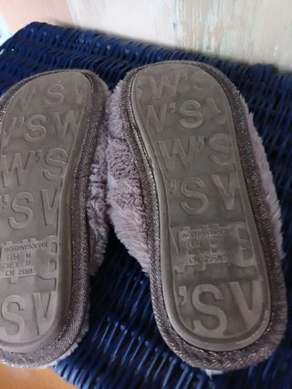 Zapatillas Snoopy Peluche Gris y Plata