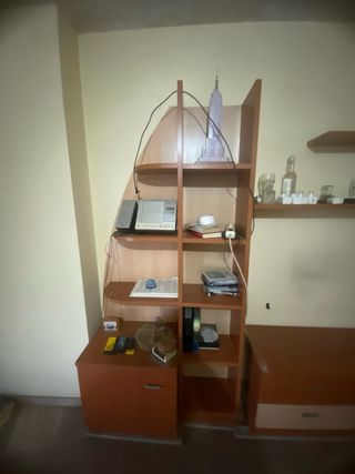 Mueble de comedor de madera marrón