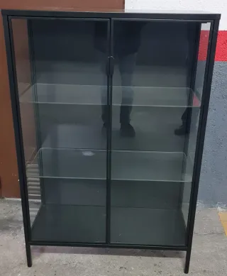 Mueble aparador negro acero y latón