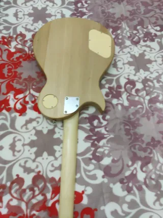 Guitarra Eléctrica Dorada