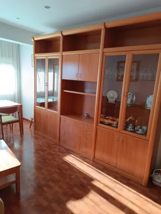 Mueble de comedor madera y cristal