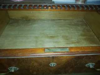 Aparador antiguo con mármol