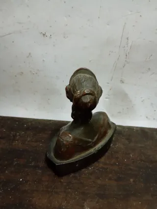 Busto de bronce Stella